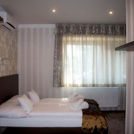 Control Motel Jaszbereny Exterior foto