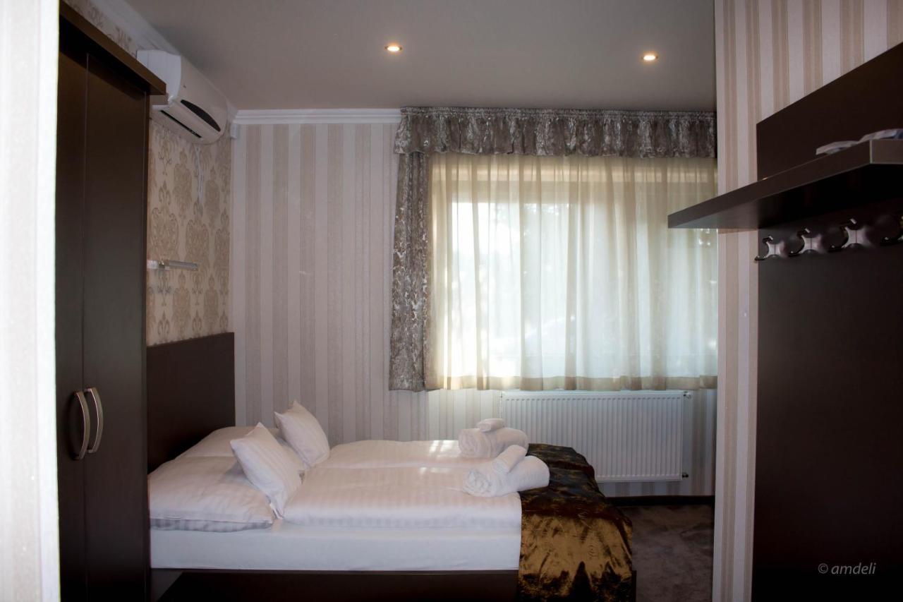 Control Motel Jaszbereny Exterior foto