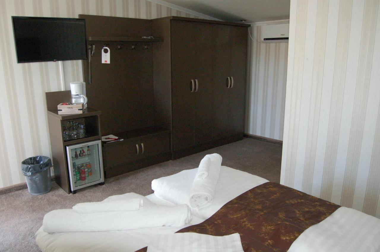 Control Motel Jaszbereny Exterior foto