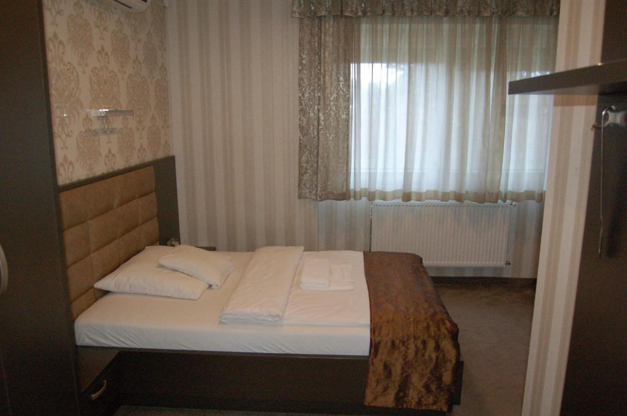 Control Motel Jaszbereny Exterior foto