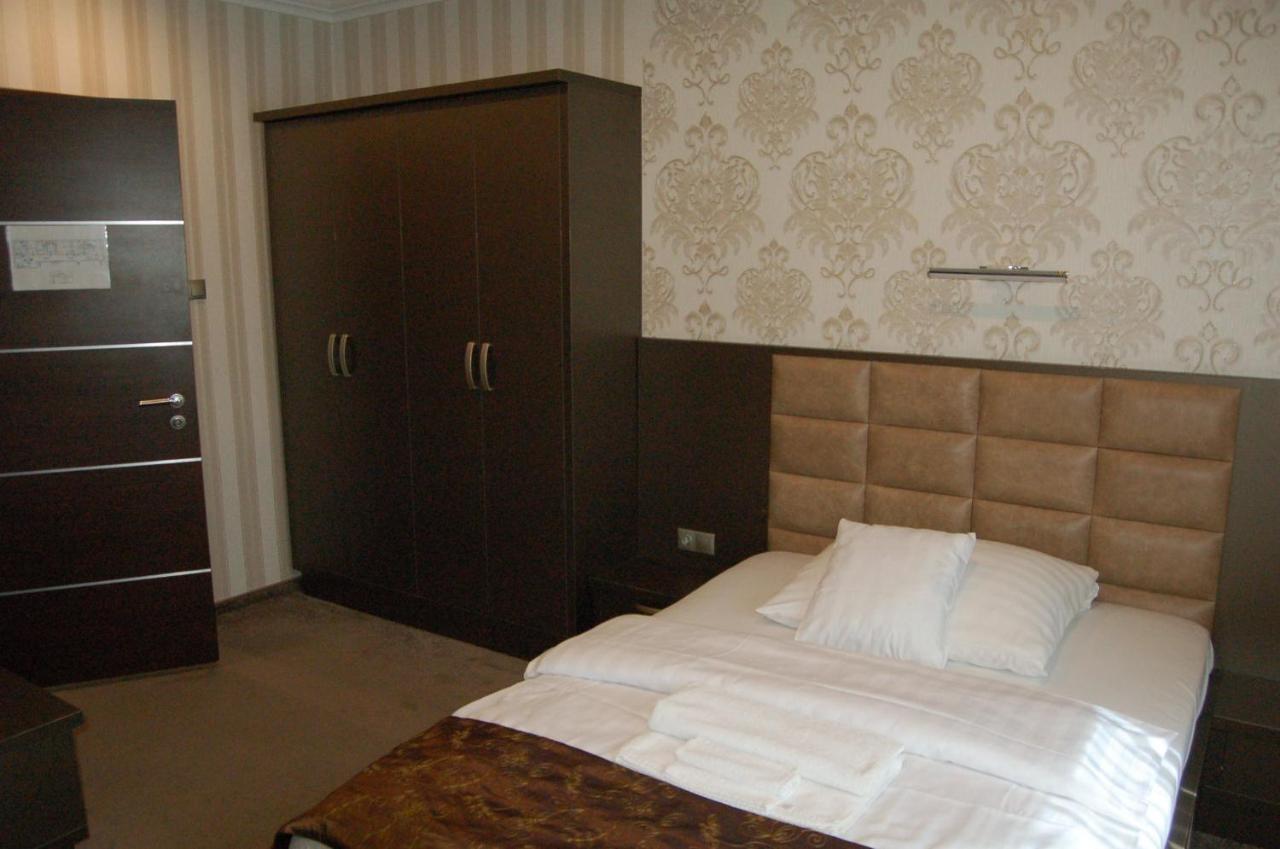 Control Motel Jaszbereny Exterior foto