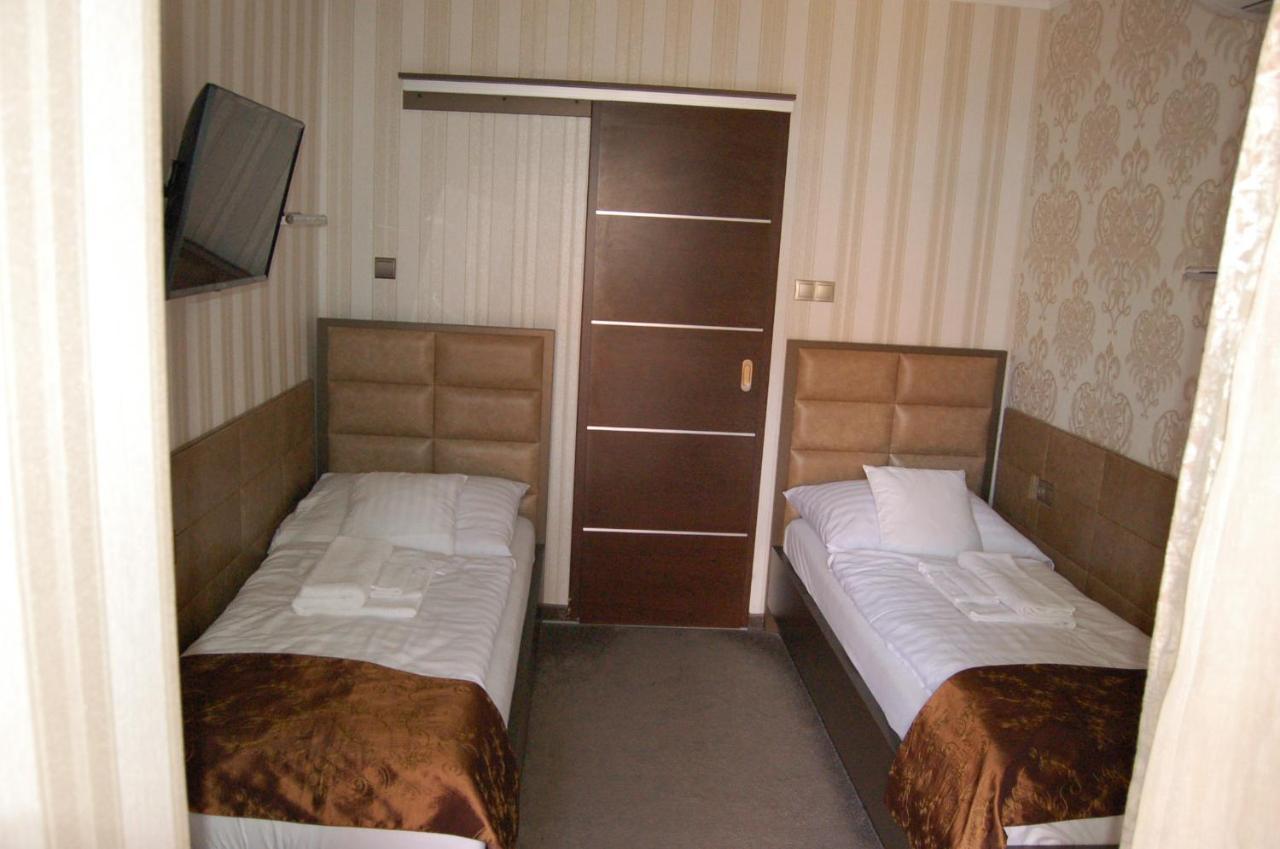 Control Motel Jaszbereny Exterior foto