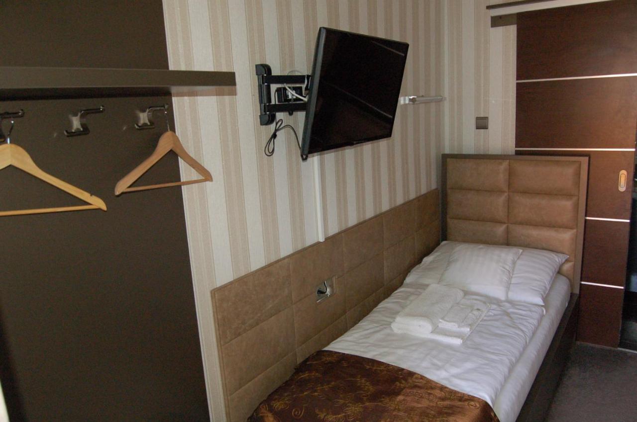 Control Motel Jaszbereny Exterior foto